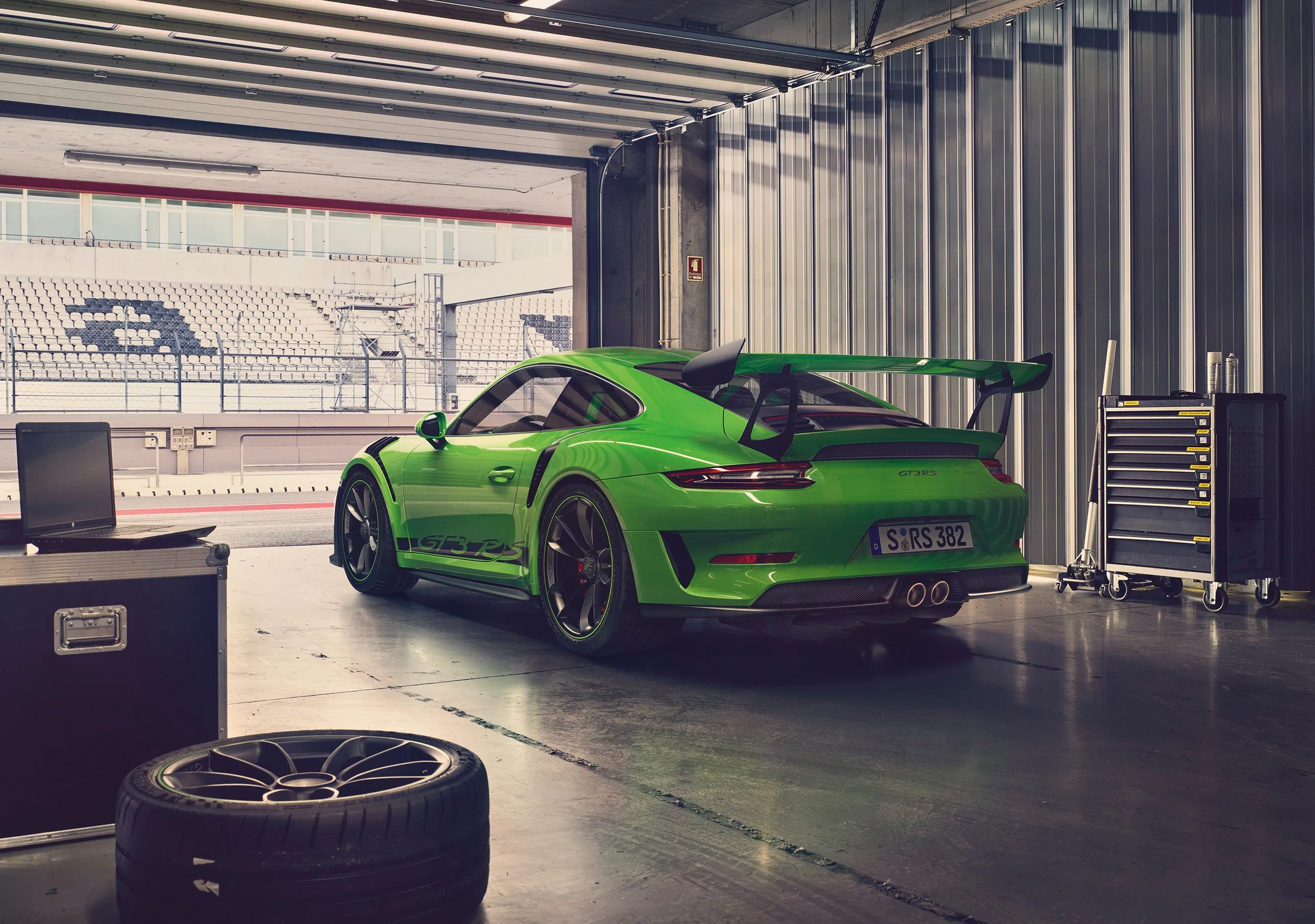 Professionelle_Bildbearbeitung_01_PORSCHE.jpg